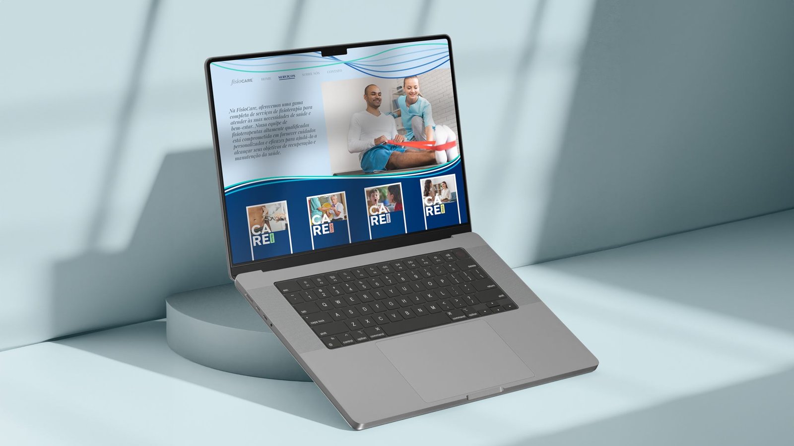 Notebook com o site da Fisiocare: foto de atendimento, texto de apresentação e os cartões CARE das especialidades